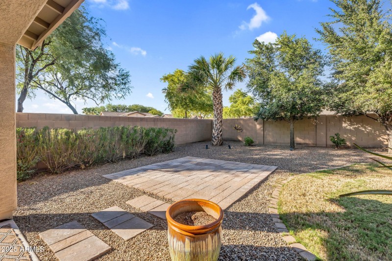 54-web-or-mls-2546 E San Rafael Trail -4