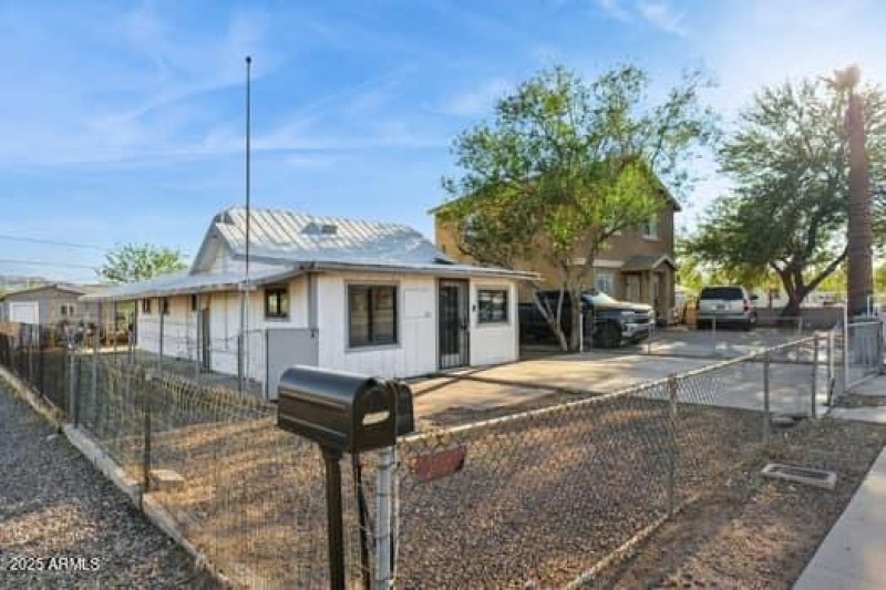 large-01991e3e-9ce7-70b7-a788-9947ce19b8