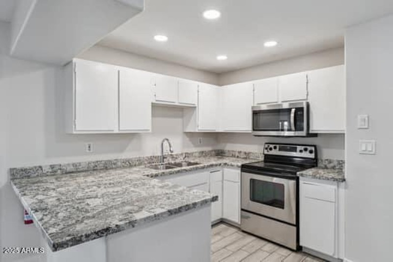 large-01991e3e-aa1c-71dd-be47-27defaf03b