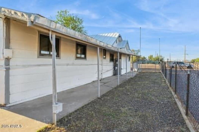 large-01991e3e-b6e5-7084-b195-1f99e0d832