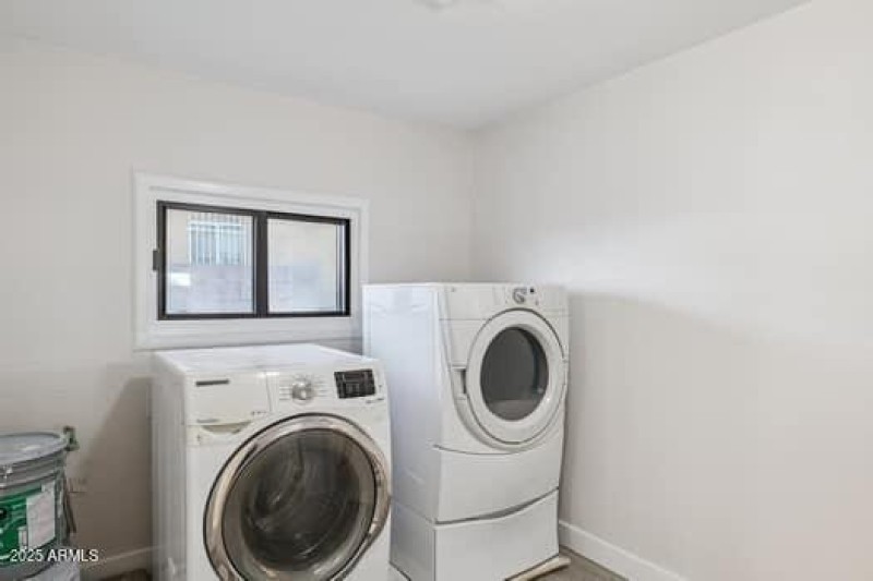 large-01991e3e-b489-7066-9a96-7ca802952b