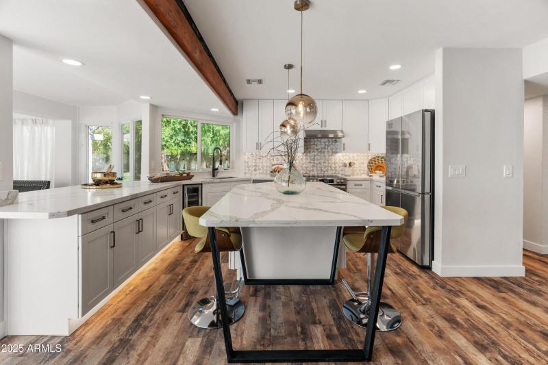 custom-island-quartz-slow-close-cabinets