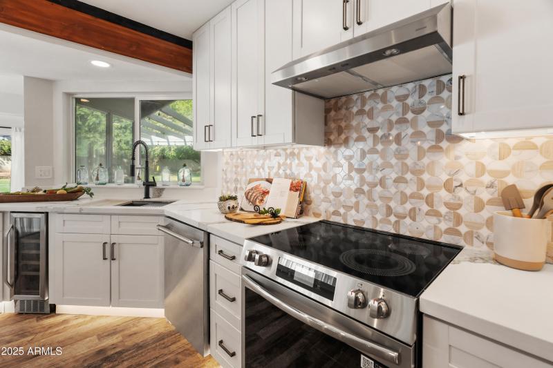 designer-marble-midcentury-backsplash-qu