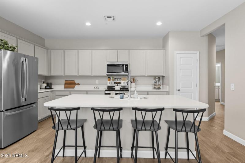 8-web-or-mls-1055 W Tuli Way-8