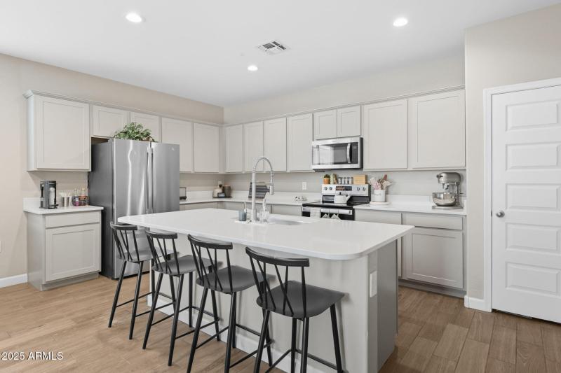 9-web-or-mls-1055 W Tuli Way-9