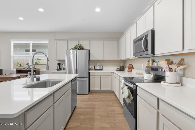 11-web-or-mls-1055 W Tuli Way-11