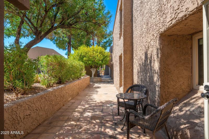 Front Seating - Table & Chairs