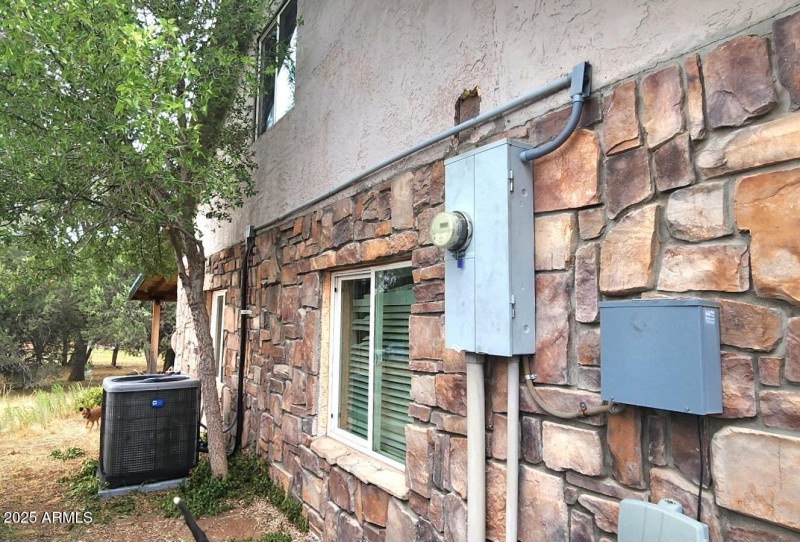 AC Unit West of Hm