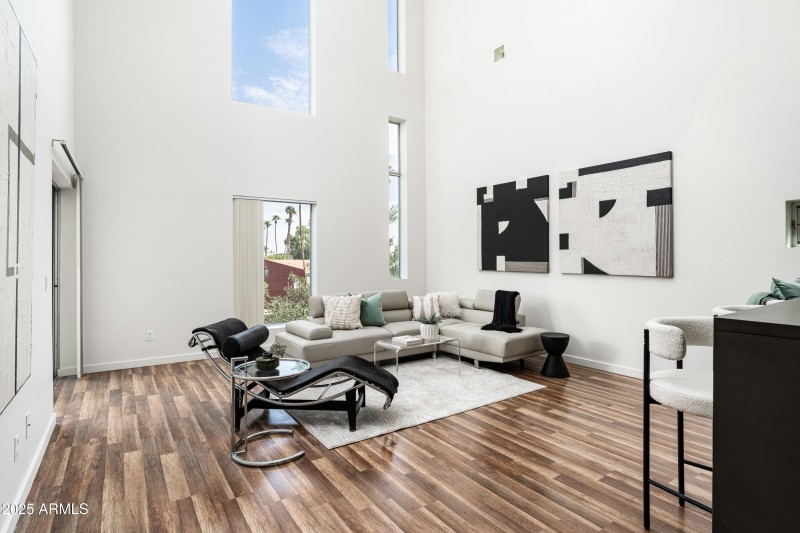 02-1111 W University Dr (2 of 37)