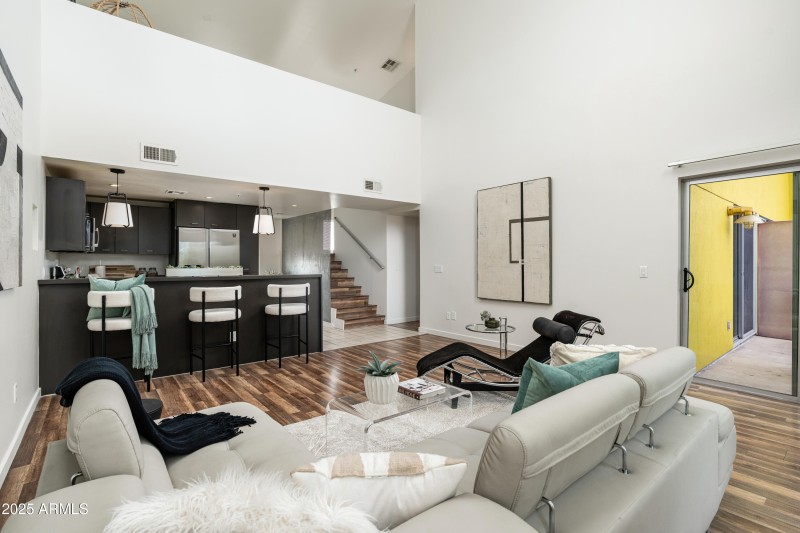 08-1111 W University Dr (8 of 37)