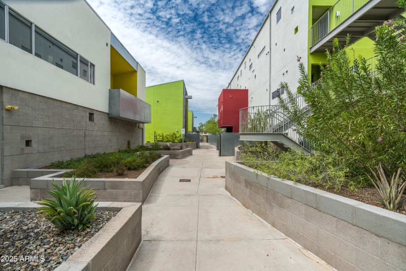 34-1111 W University Dr (34 of 37)