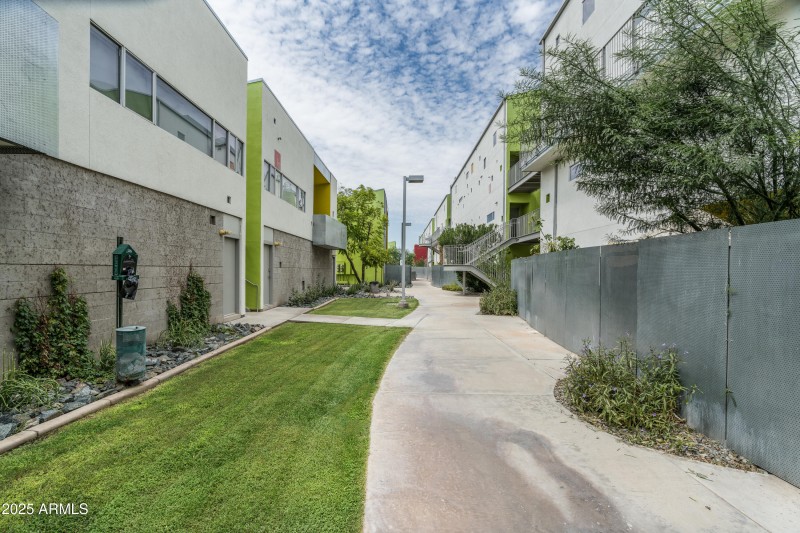 36-1111 W University Dr (36 of 37)