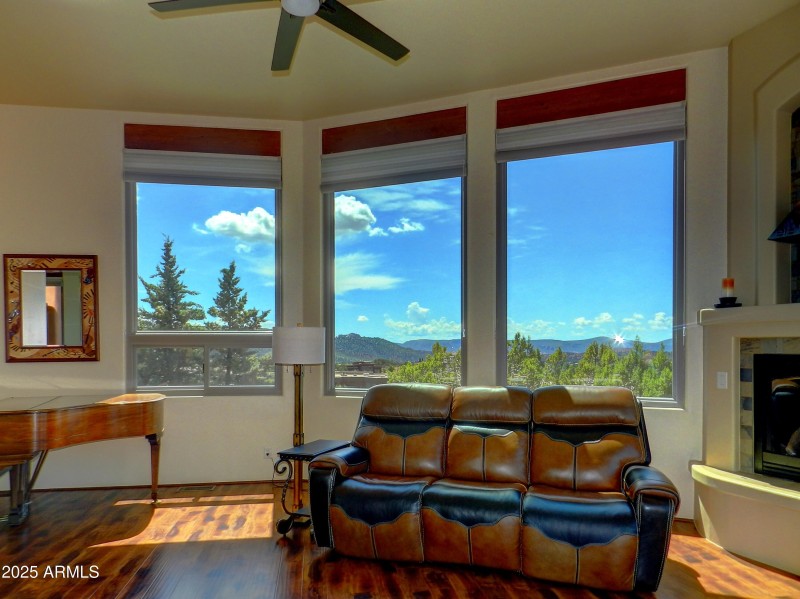 Living Room w/ Gas Fireplace