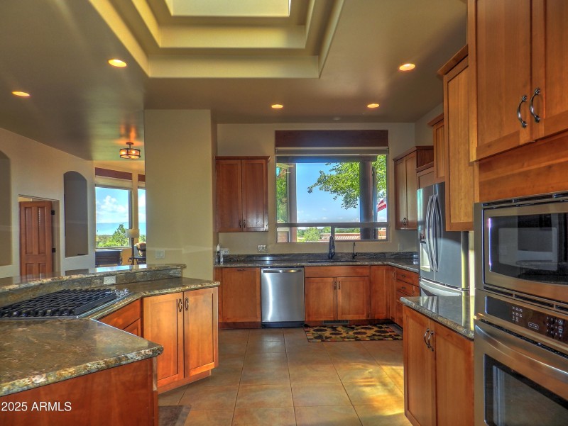 Large Kitchen w/ Stainless