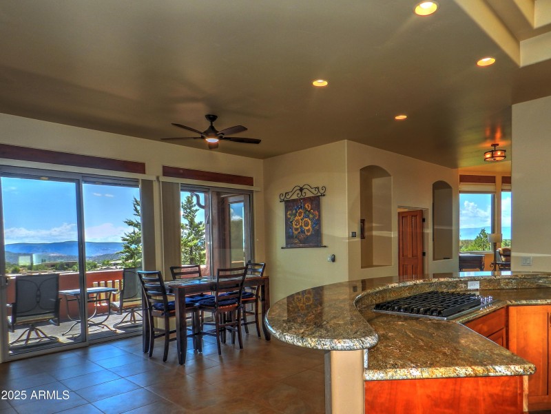 Kitchen/Dining