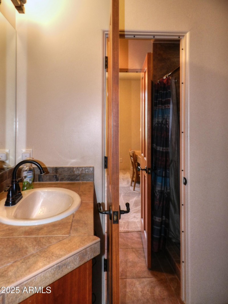 Entry to 3rd Bathroom w/ Dual Entry