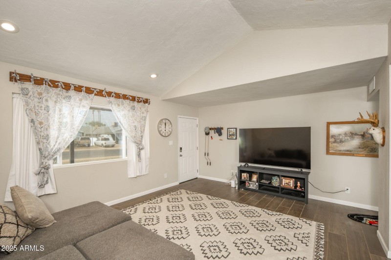 17-web-or-mls-557-s-visalia