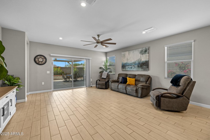 4)GREAT ROOM