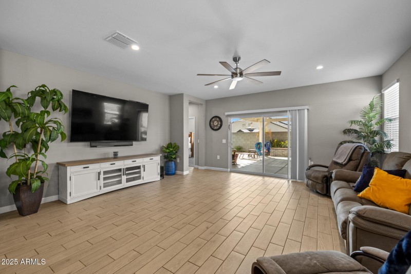 5)GREAT ROOM