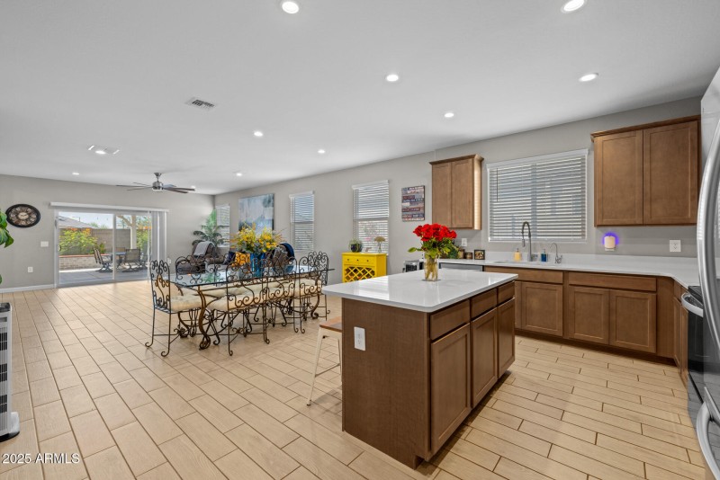9)KITCHEN