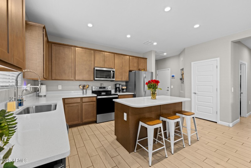 11)KITCHEN