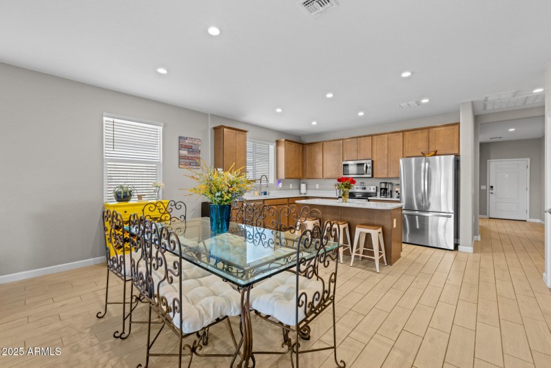 13)KITCHEN