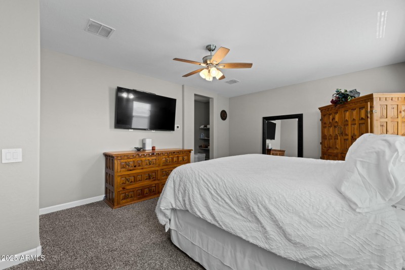 15)PRIMARY BEDROOM