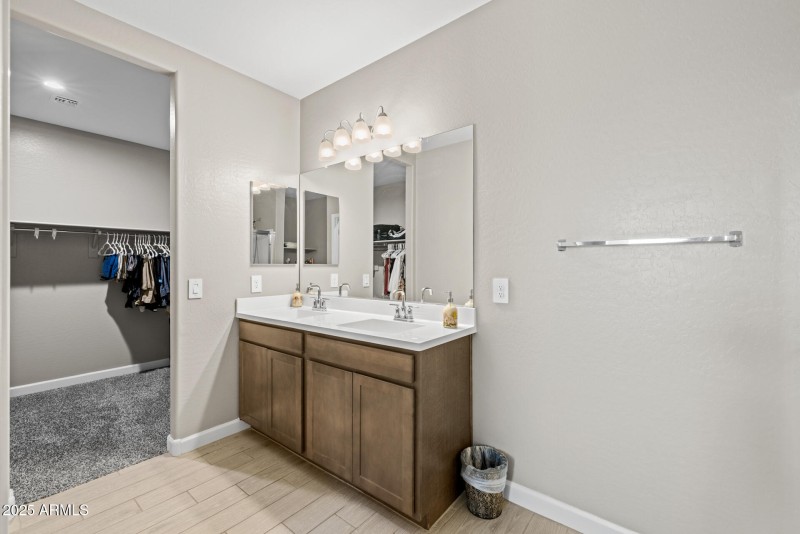 17)PRIMARY BATH