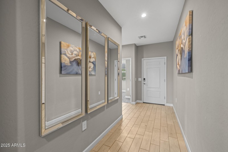 25)FOYER