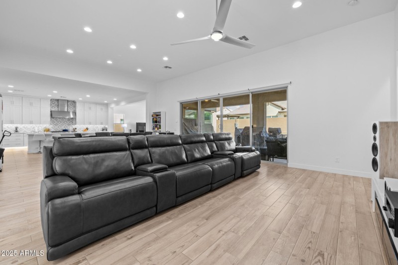 10)GREAT ROOM