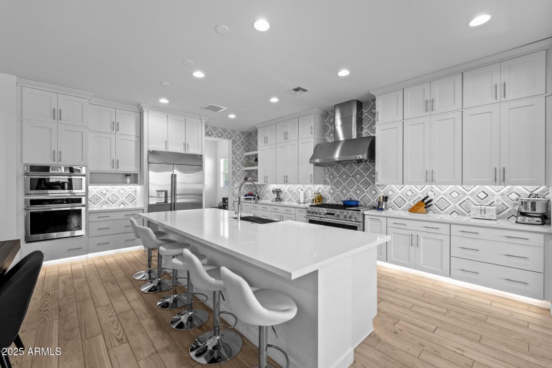 16)KITCHEN