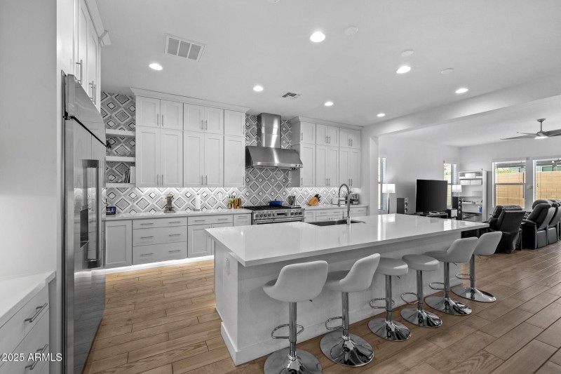 21)KITCHEN