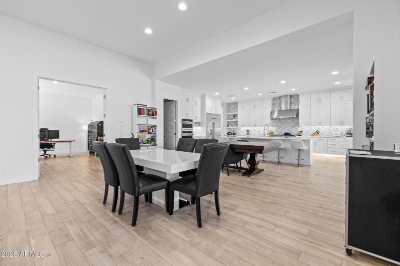 24)KITCHEN