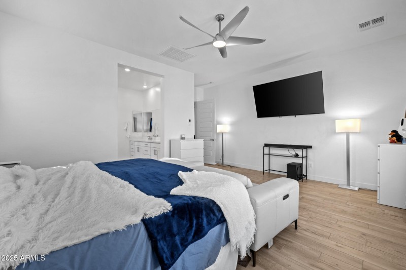 30)PRIMARY BEDROOM