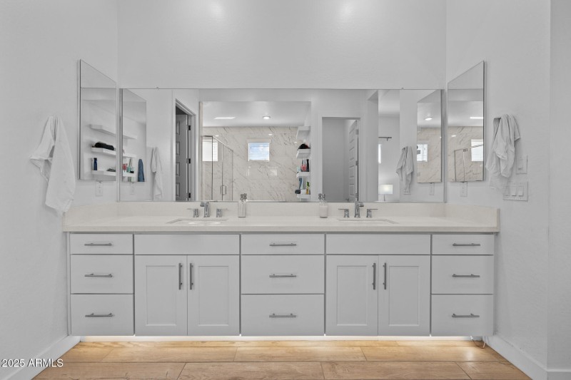32)PRIMARY BATH