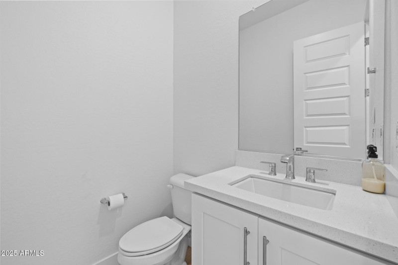 42)POWDER ROOM