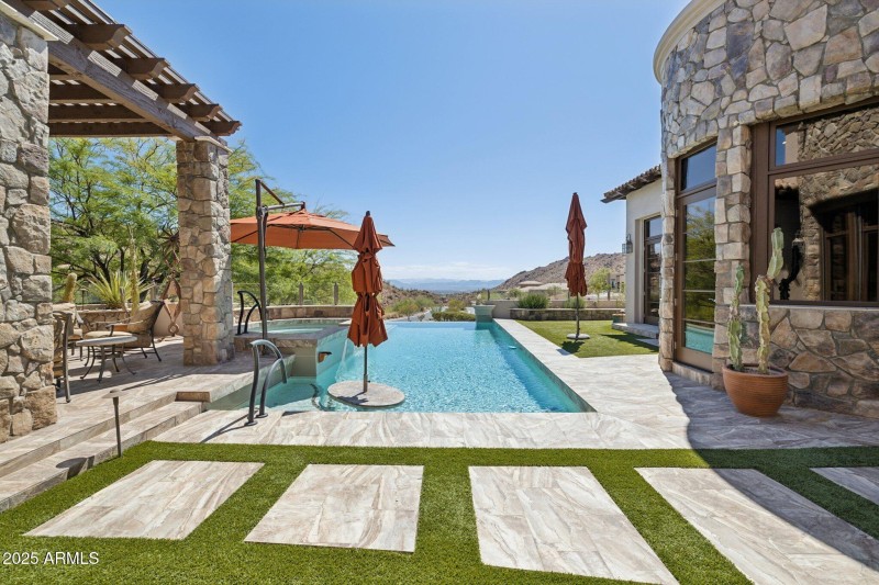 Mtn & Fntn Views from Pool