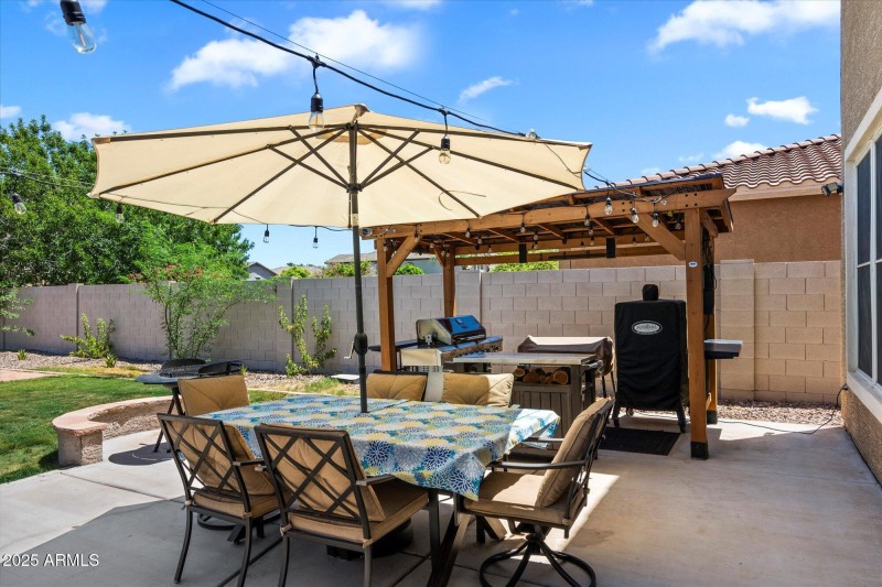 Barista Lights + Outside Dining