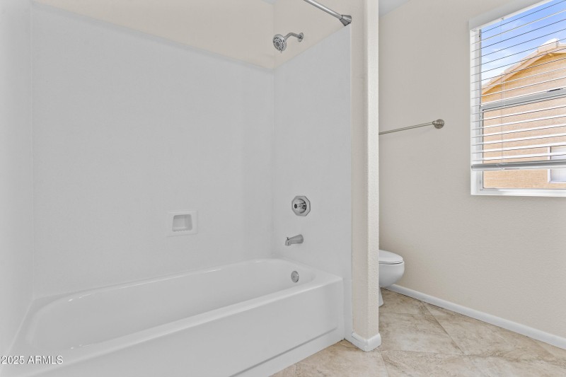 Guest Bath 2 Shower/Tub