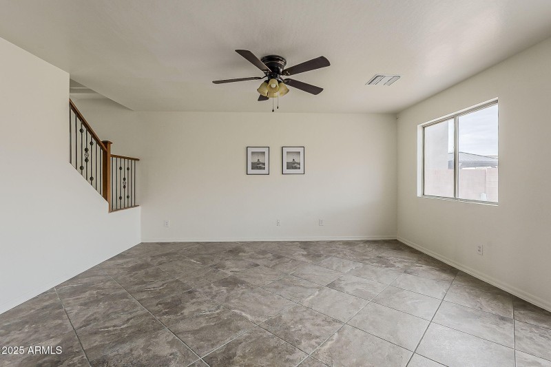 EMPTY-LIVINGROOM-DOWNSTAIRS