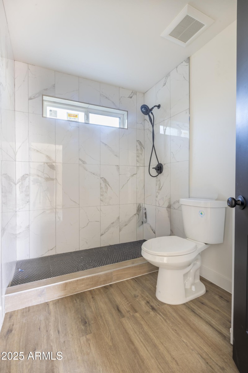 1324 E Hall St-55