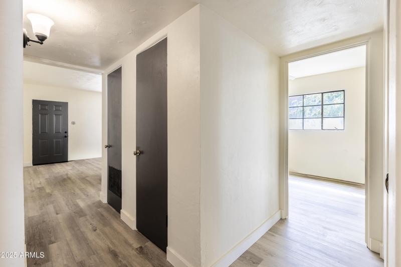 1324 E Hall St-22