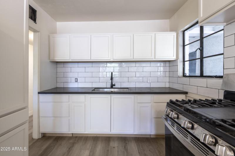 1324 E Hall St-38