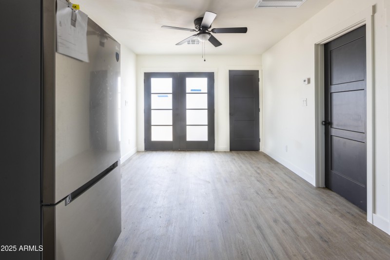 1324 E Hall St-49
