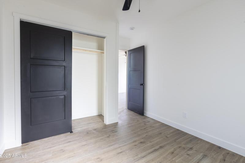 1324 E Hall St-59