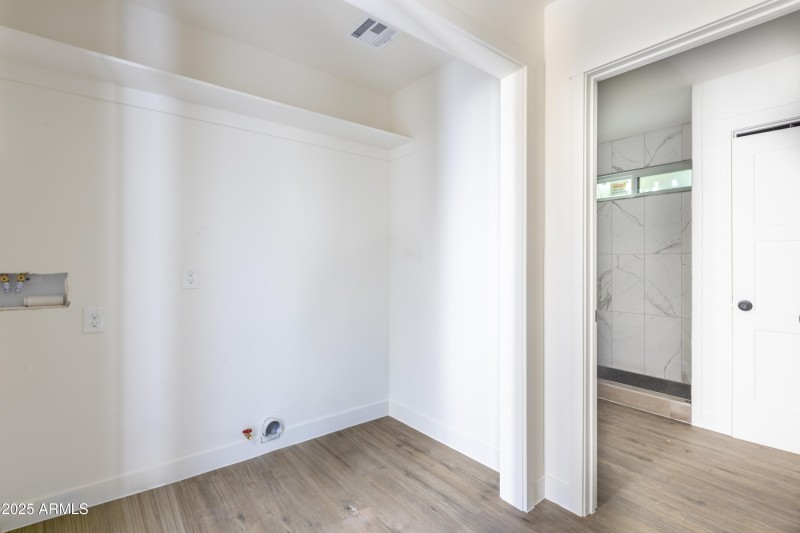 1324 E Hall St-62