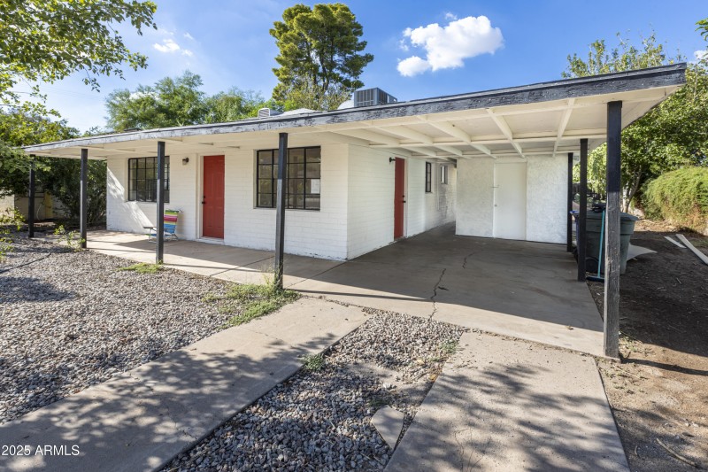 1324 E Hall St-19