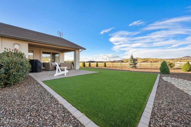 18-Backyard (3)