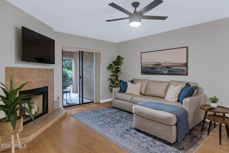 9445 N 94th Pl-large-009-014-TOD7013-149