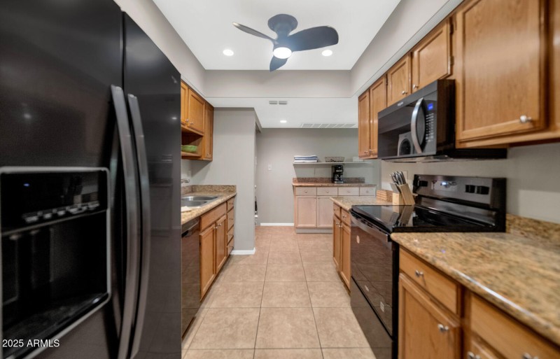 9445 N 94th Pl-large-012-011-TOD6996-150